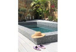 Les beaux jours arrivent... Envie de soleil, de farniente, envie de plongeon, créez ou embellissez votre piscine !